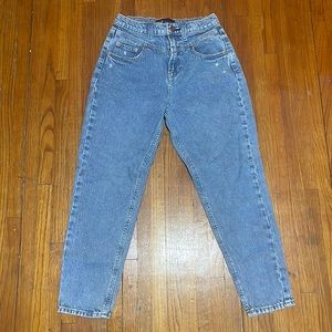 GAP mom jean. Women’s 00 Or teen 16